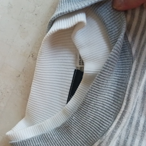 Vintage women's sweatshirt..brand- ROW G..sz Large..white/gray stripe - Picture 11 of 14